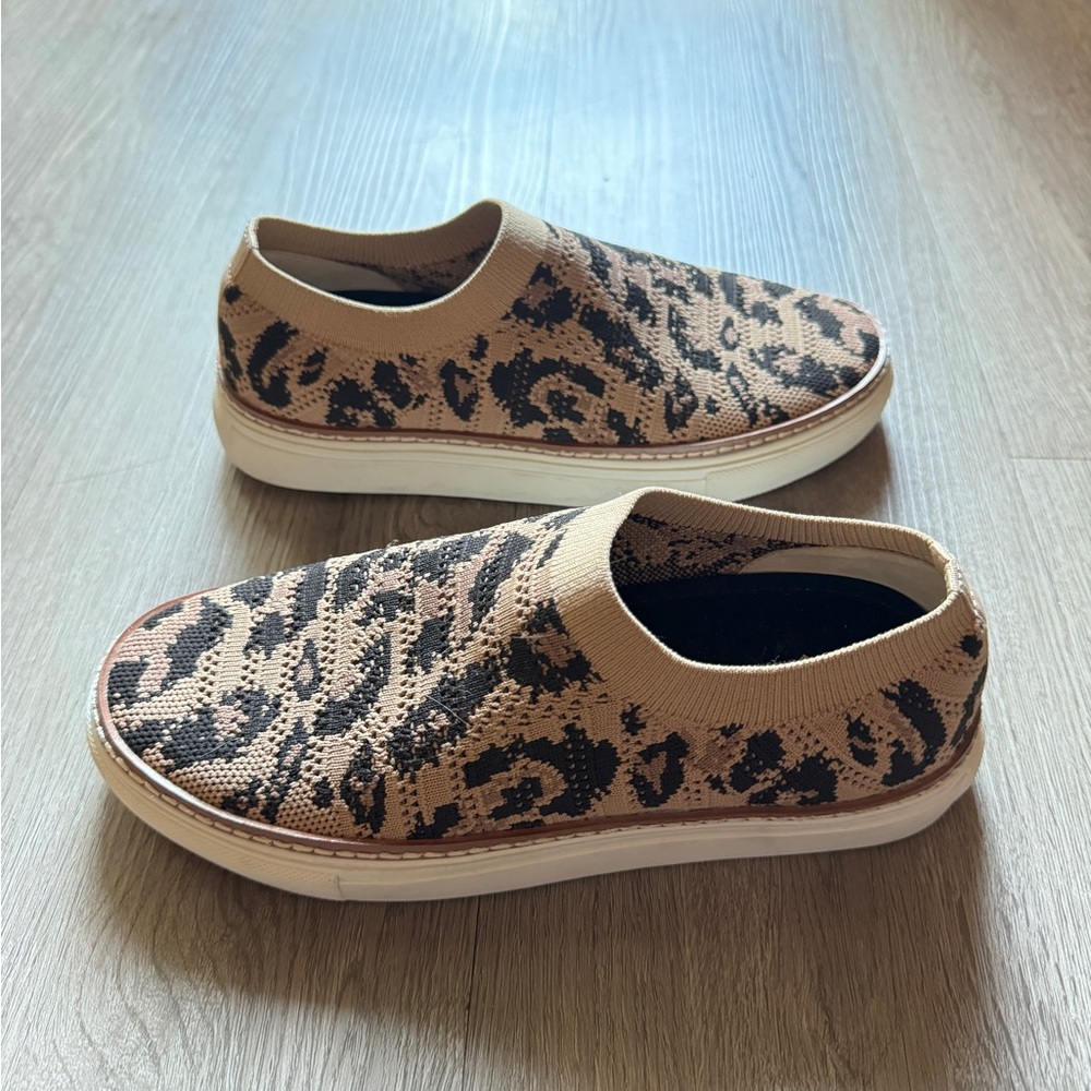 Vince Camuto Leopard Print Slip On Sneakers size 5 Women’s.